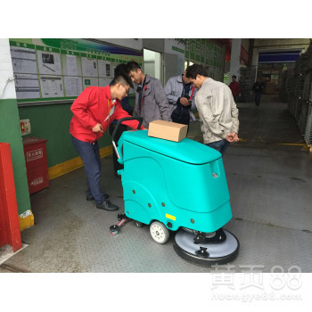 【镇江手推式洗地机价格_镇江工厂仓库清洗灰尘叉车轮胎印用多功能拖地吸水机_镇江工厂清扫图片】-